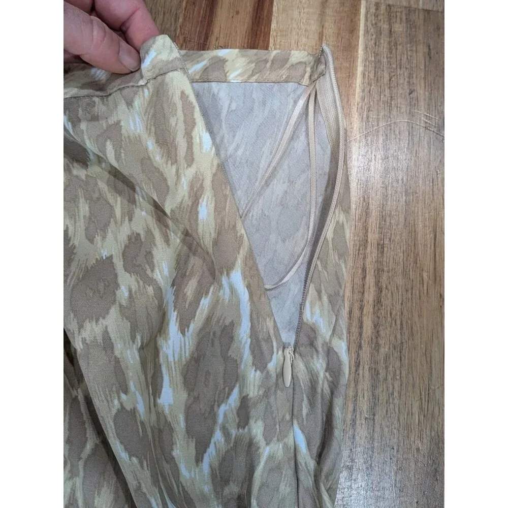 J McLaughlin Skirt Leopard Neutral Size 10 Lightweight Bias Cut Silky Feminine - Picture 5 of 9